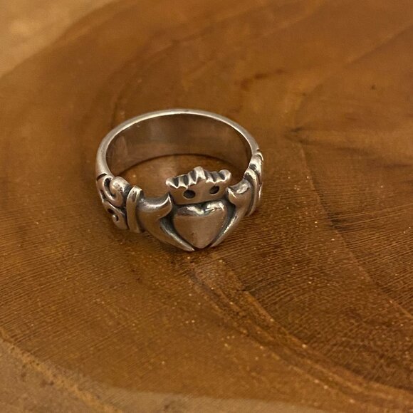 RETIRED James Avery Adorned Claddaugh Ring, Size 6, Sterling Silver - Picture 1 of 4